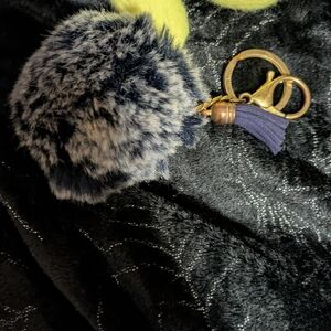Elegant Black and Gold Keychain Accessory